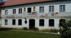 Fassadenmalerei am Zollhaus Tierarzt Dr. Hebeler Gutsgebäude in Türkheim bei Buchloe, MIndelheim und Bad Wörishofen